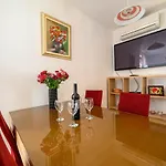 Vala - With Boat Mooring Apartman *
