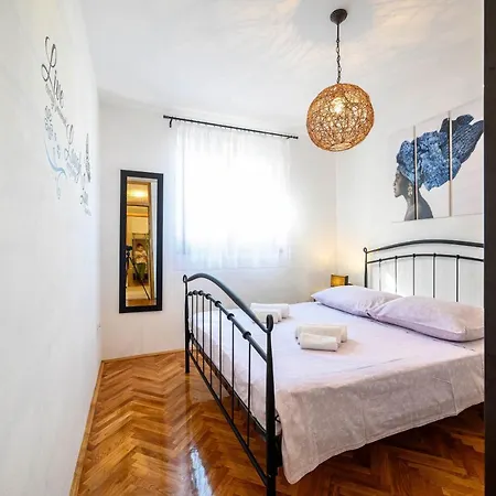 Vala - With Boat Mooring