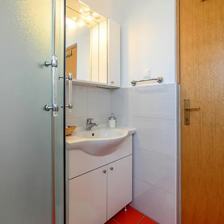 Vala - With Boat Mooring Apartament *