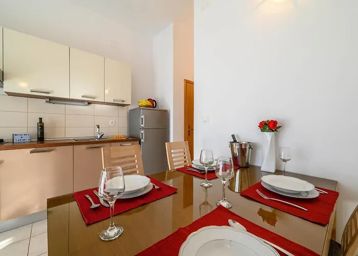 Vala - With Boat Mooring דירה