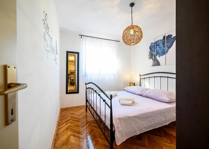 Vala - With Boat Mooring