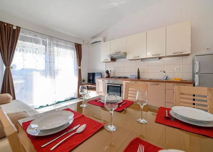 Vala - With Boat Mooring דירה